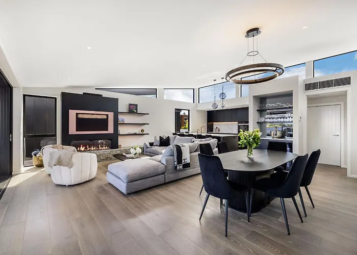 Absolute Luxury On Warren *