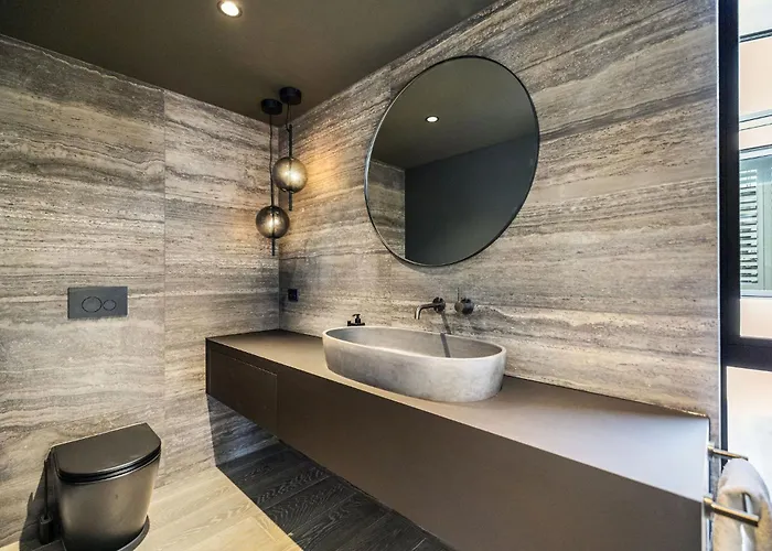 Absolute Luxury On Warren *