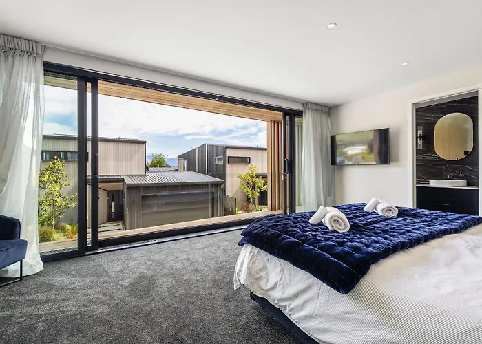 Absolute Luxury On Warren *